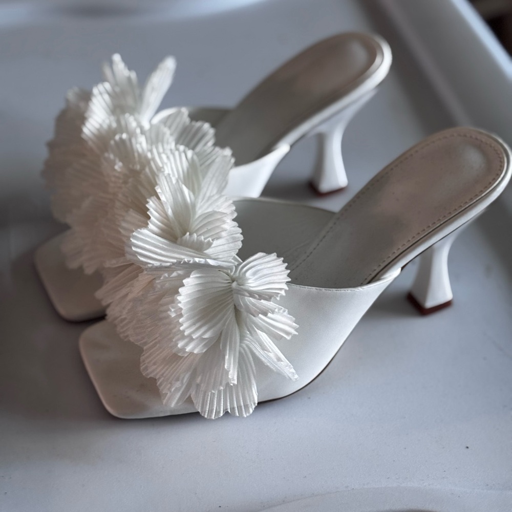 🥰Chic White Floral Women's Heels 3”🥰